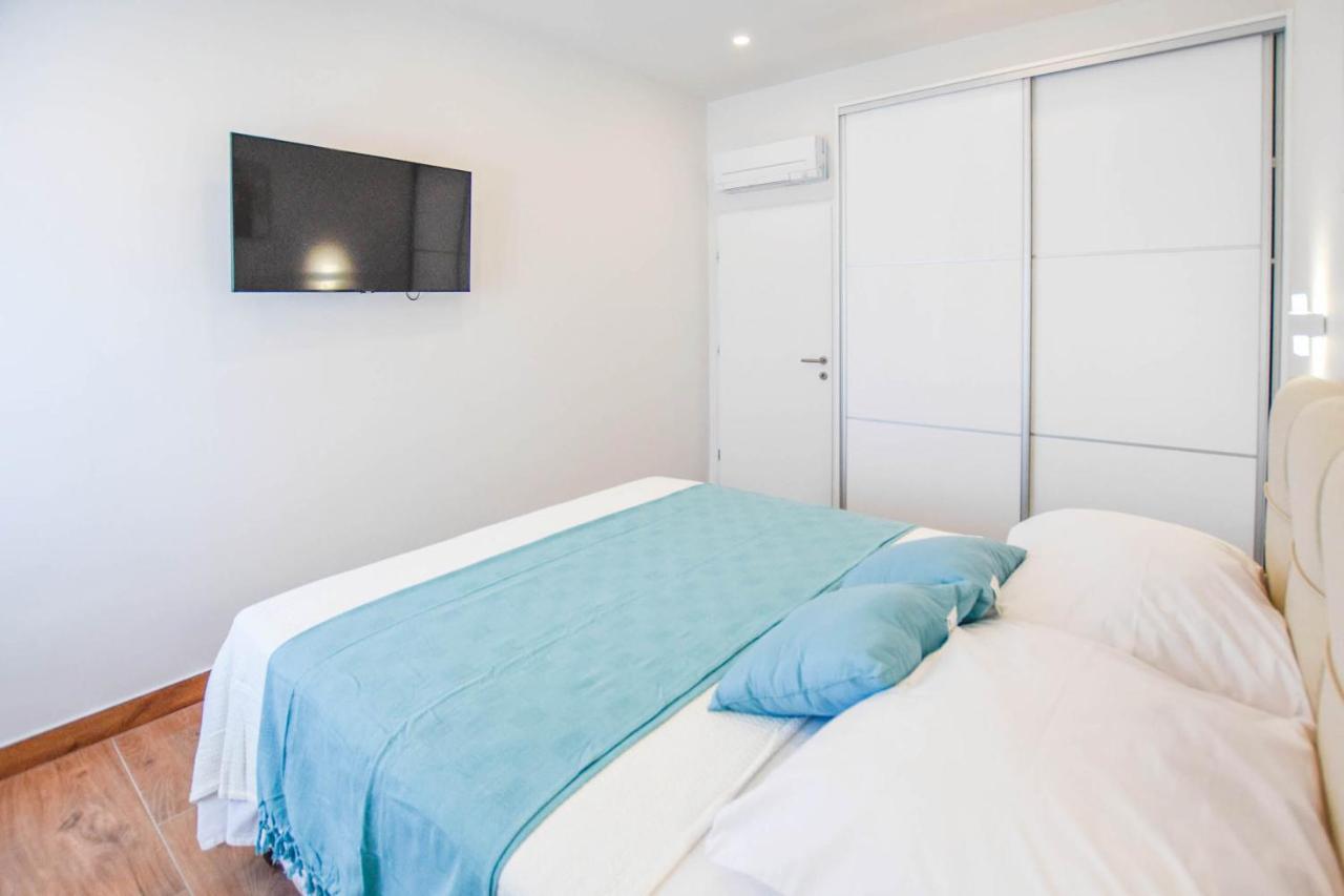 Apartment L And S On The Beach Ugrinici エクステリア 写真
