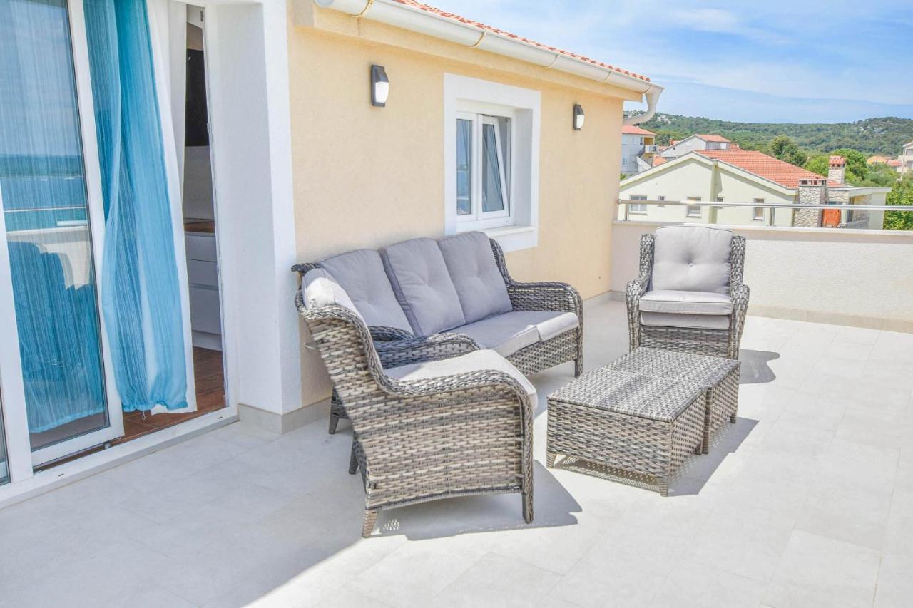Apartment L And S On The Beach Ugrinici エクステリア 写真